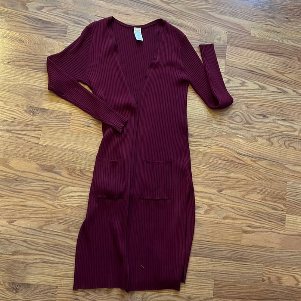 Long maroon cardigan with pockets.